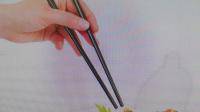 老人吃饭饭会拿不住筷子怎么办哪？