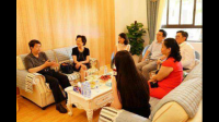 长辈给我对方的联系方式，让我自己去和女孩约定什么时候见面，在哪里见面，请问这算相亲吗？